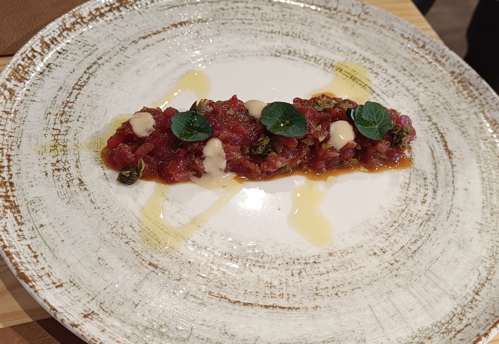 Tartar de atún rojo con alcaparras